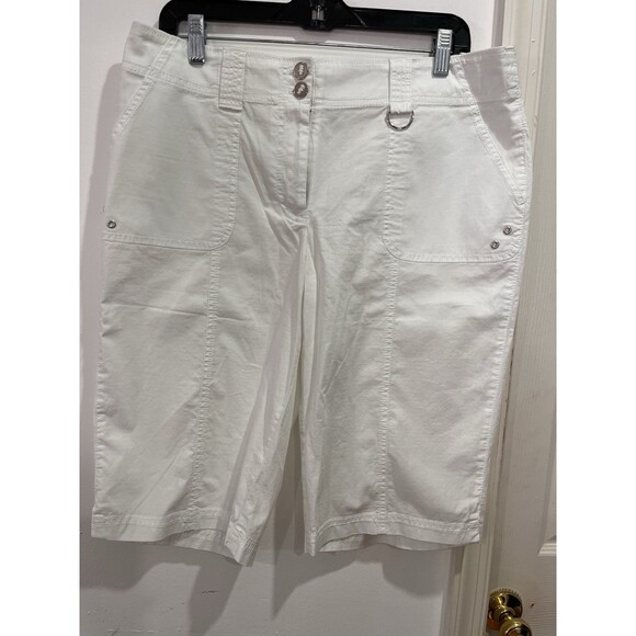 Chicos Women White Short Size 15 - Picture 1 of 9